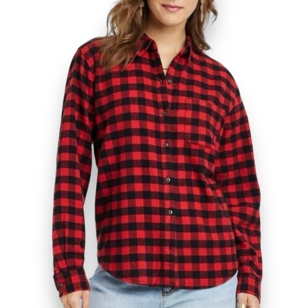 Universal Thread Long Sleeve Relaxed Fit Flannel - Red & Black​​​​​​​​​​​​​​